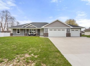 446 Nightingale Dr, Pulaski, WI 54162