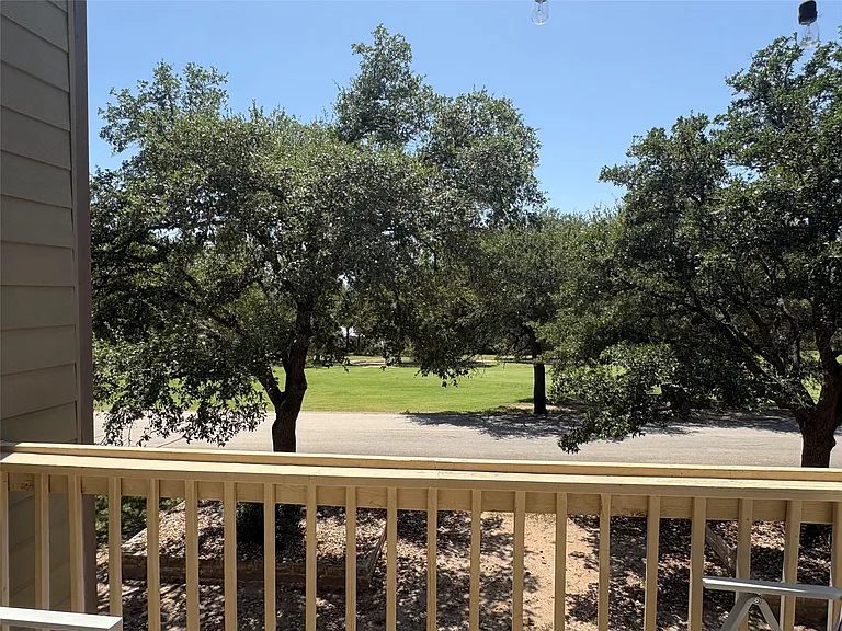 553 Demarett Dr — Photo 16