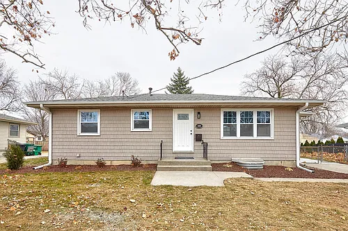 409 SW Ash Dr Photo 1