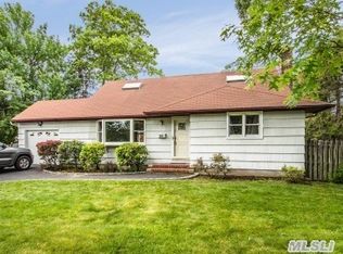22 5th St, West Islip, NY 11795