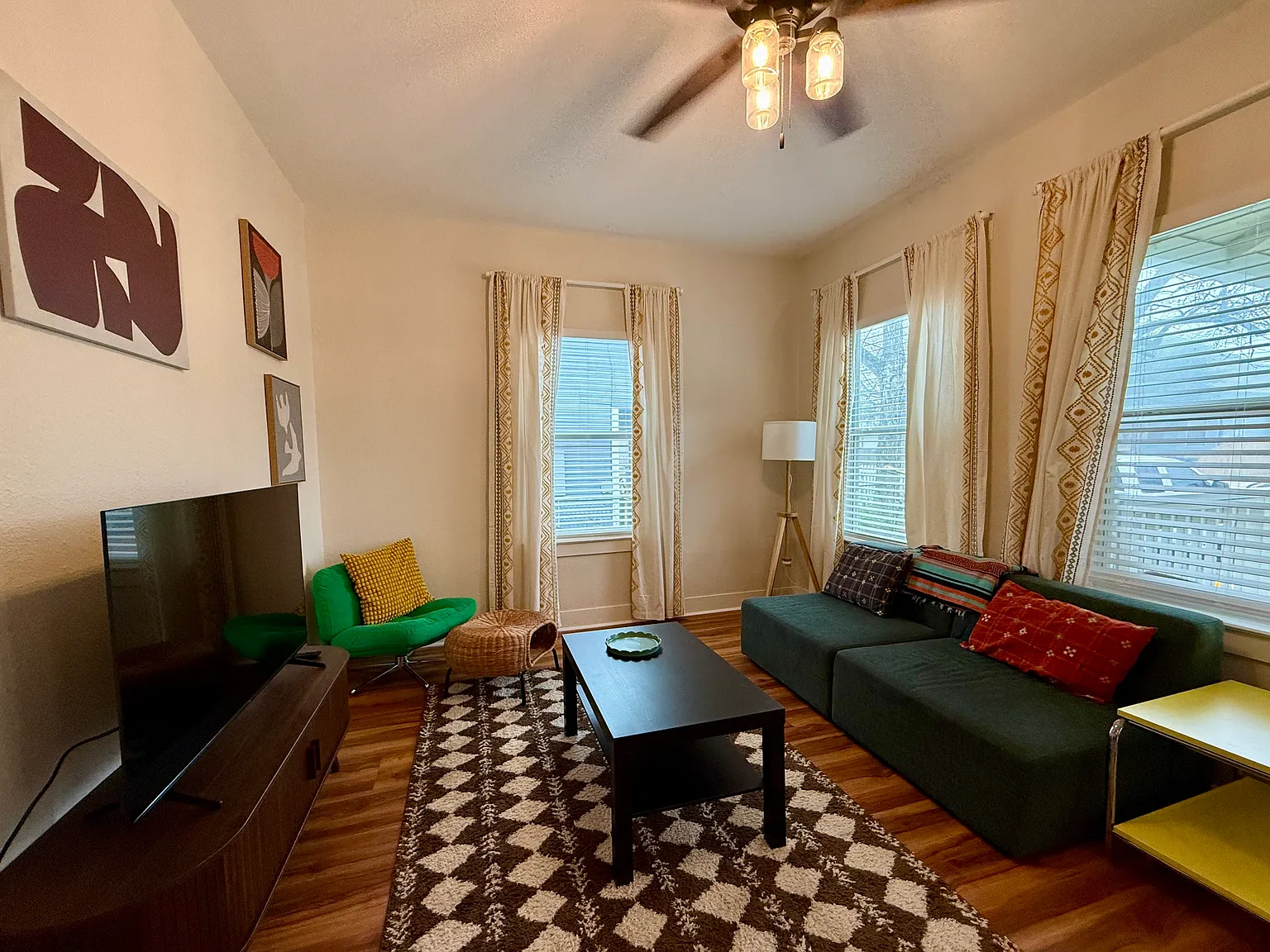 2 bed, 1092 sqft, $1,950 — Photo 2