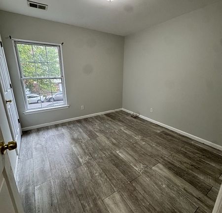 4th image of 84-86 11th Ave W