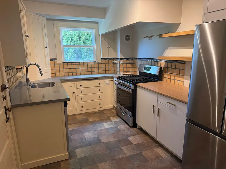 4360 Everett Ave #C — Photo 5