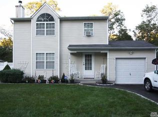 23 Wellington Rd, Middle Island, NY 11953