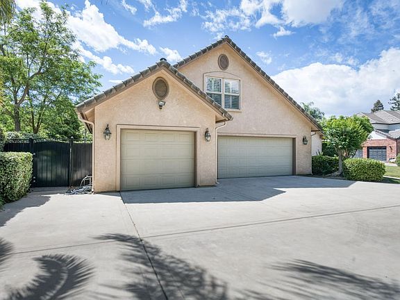 3rd image of 4907 Lakewood Ct