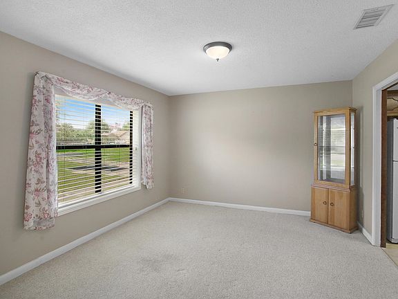 4th image of 1412 N Greenfield Cir