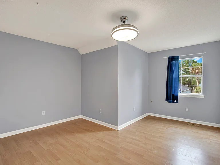 128 Saint Ives Dr — Photo 31