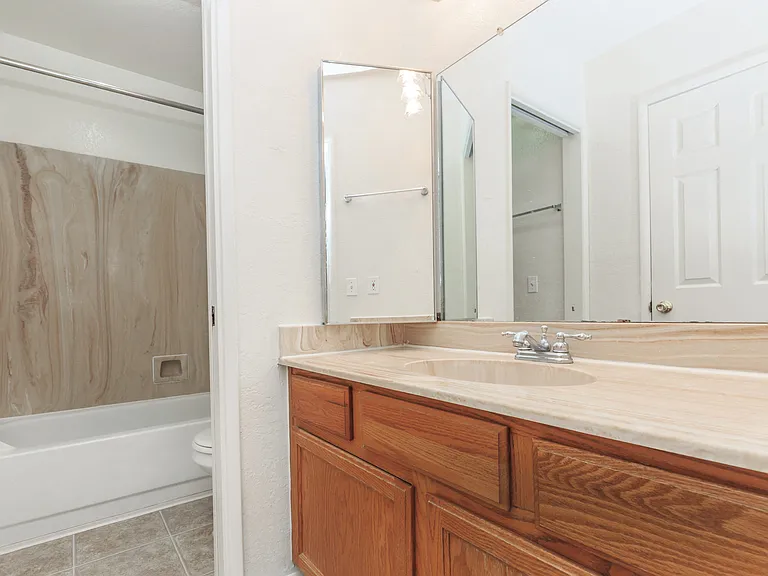 Catalina Crossing Apartments — Photo 10