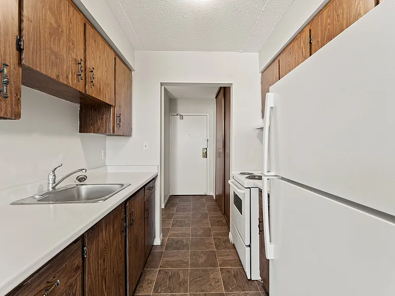 3576 Peter St — Photo 11