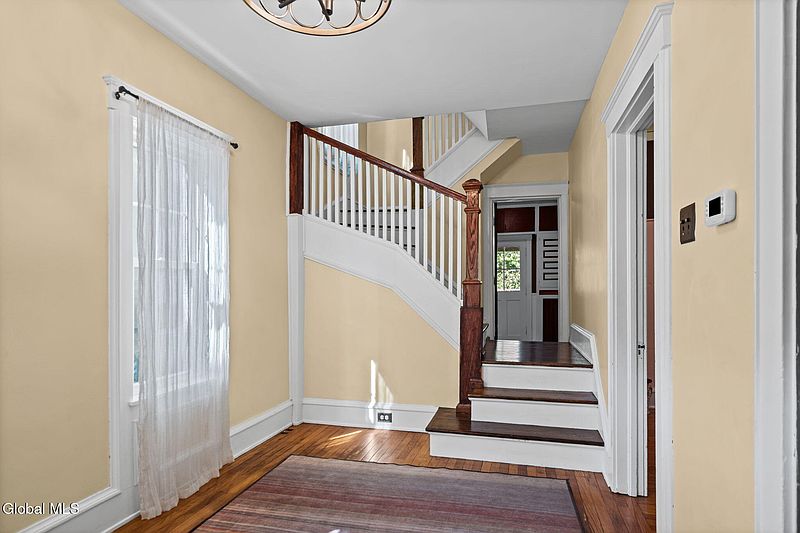 4th image of 521 Mercer Street