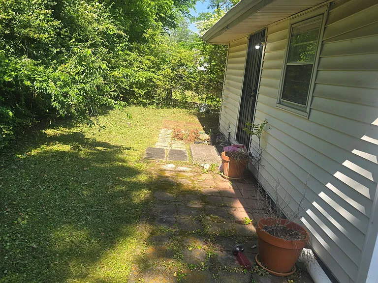 1008 Hunters Meadow Ln — Photo 11