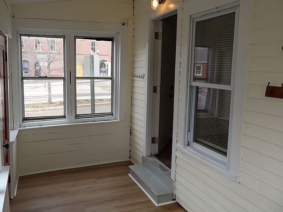 4th image of 291 Village St #291