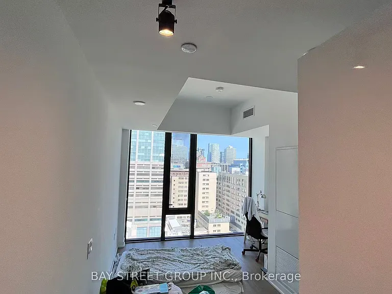 195 McCaul St #1704 — Photo 5
