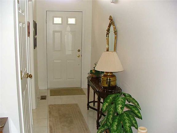 4th image of 744 Stonemill Dr
