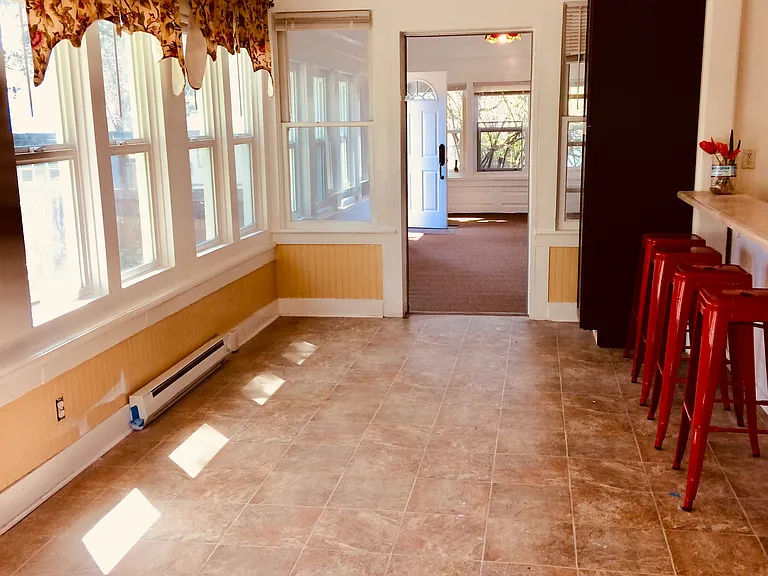 huge dining area kitchen 400+ feet