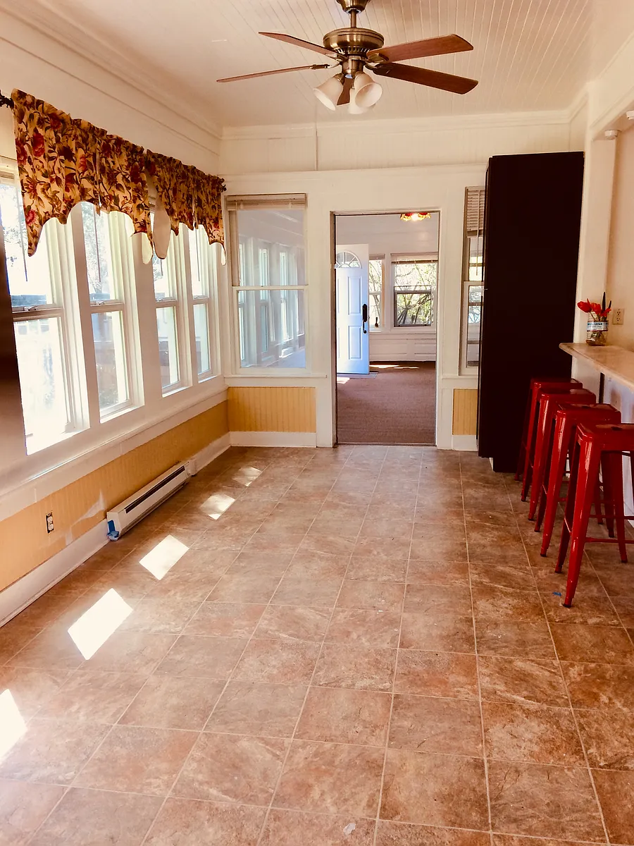 huge dining area kitchen 400+ feet - 600 6th St