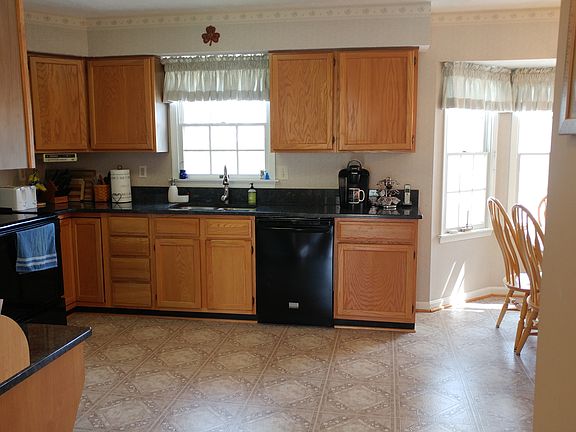 3rd image of 1215 Grimsby Ct