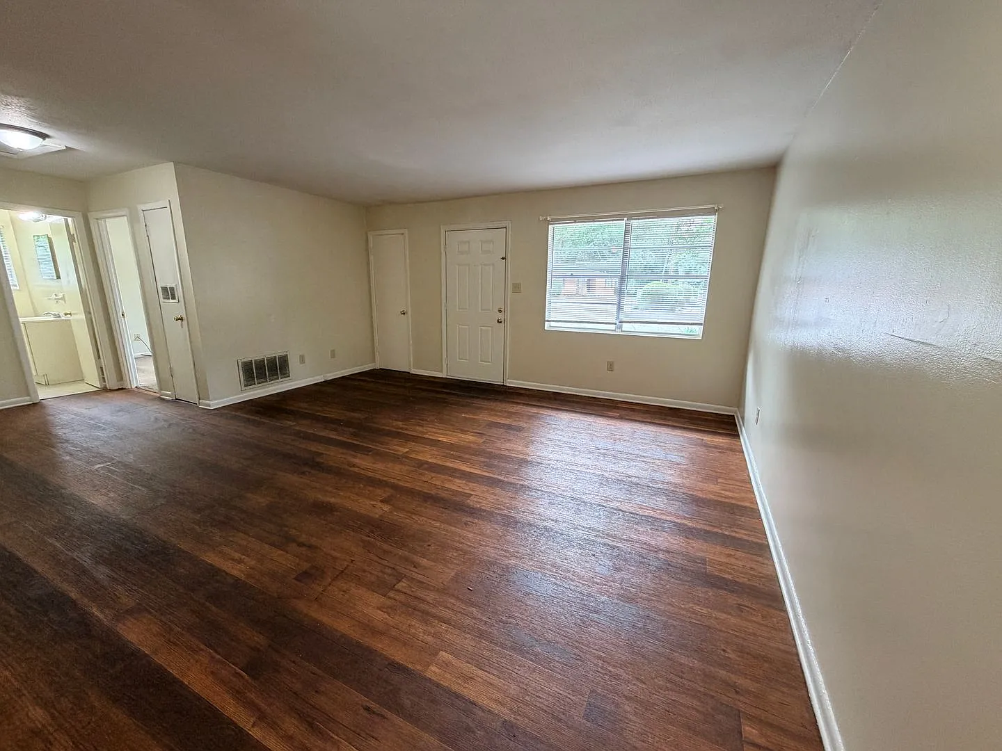 2Bed/1Bath Duplex — Photo 3