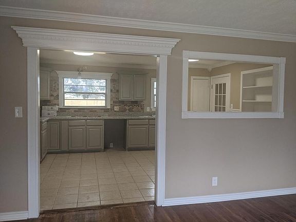 4th image of 4255 W Broadway St