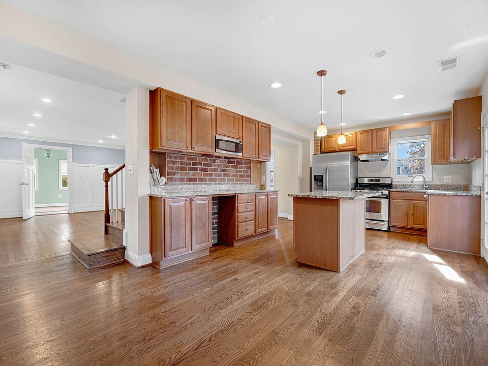 1st image of 100 N Columbus St