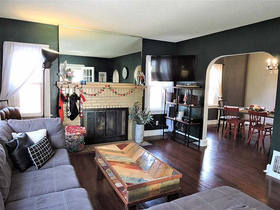 3rd image of 210 S Saint James Blvd