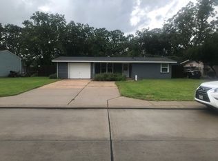 151 Oak Dr, Lake Jackson, TX 77566