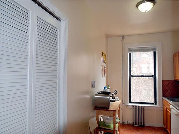 3rd image of 93 Macdougal St APT 11
