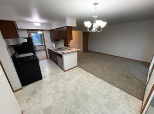 411 Lauren Ln, Island Lake, IL 60042