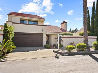 15 Riviera Cir, Redwood City, CA 94065