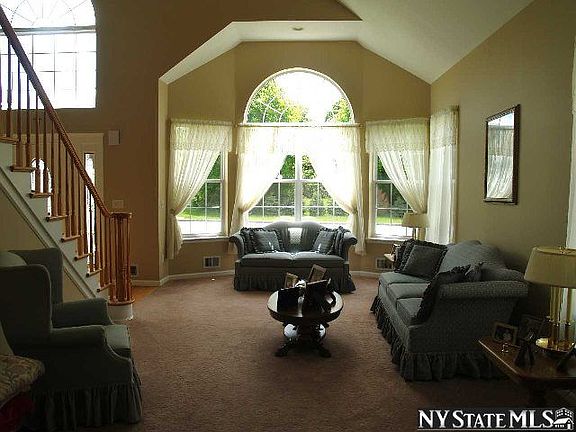 2nd image of 18 Bergers Ct W