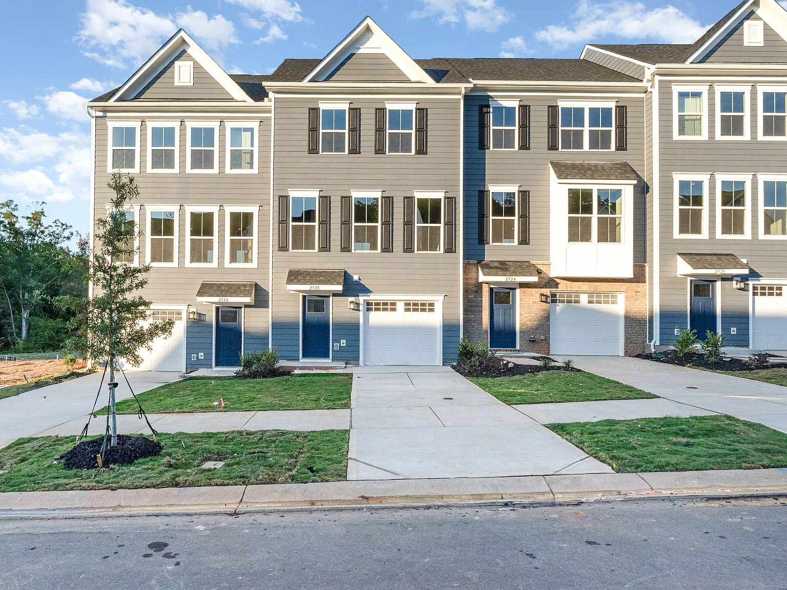 4 bed, 3.5 bath, 1715 sqft, $2,199 — Photo 1