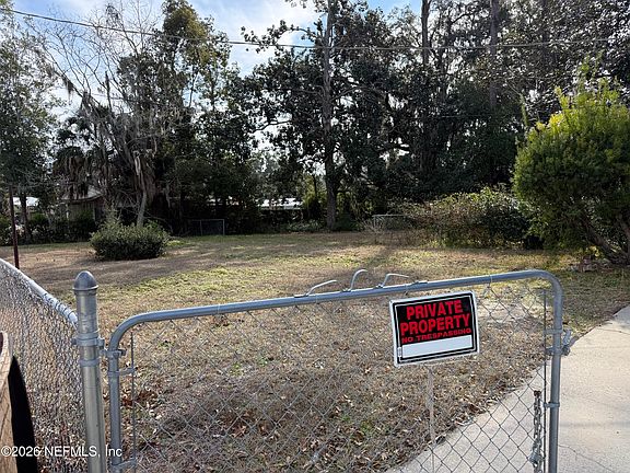 2nd image of 322 SE LEHIGH Lane