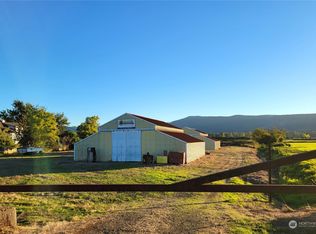 89 S Welcome Slough Rd, Cathlamet, WA 98612