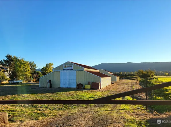 89 S Welcome Slough Road, Cathlamet, WA 98612