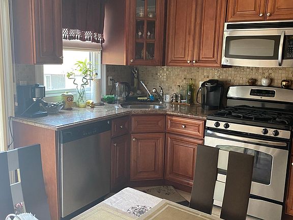 3rd image of 52 Perona Ln