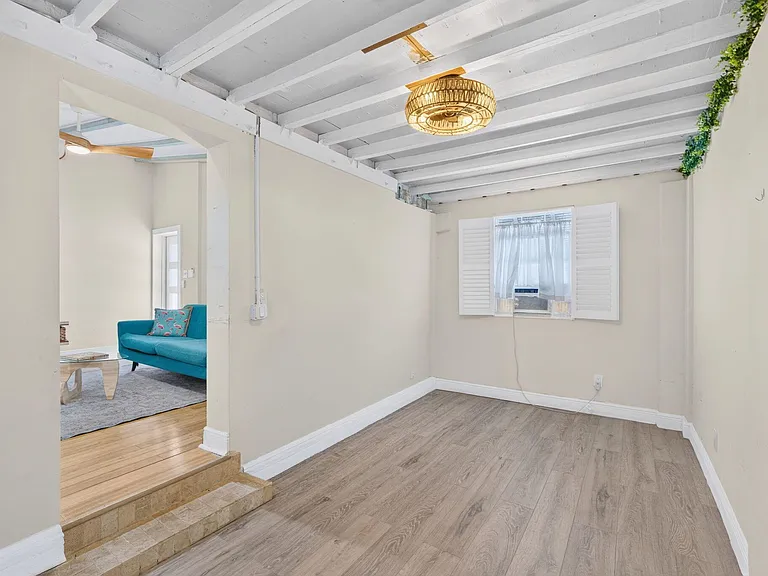 601 NE 14th Pl — Photo 31