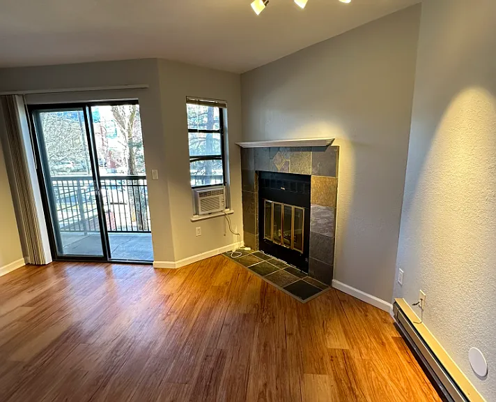 1934 18th St #10 — Photo 10