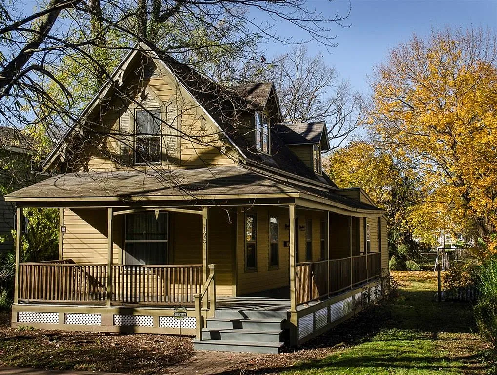 125 Chapin St photo 1