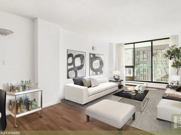 122 Elizabeth Street image 1 of 12