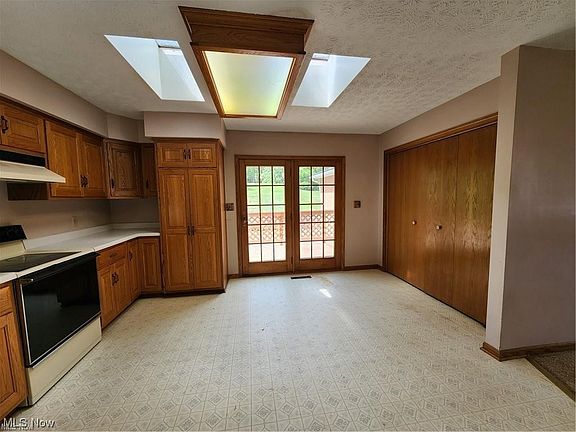 4th image of 6019 Fairdale Dr