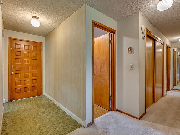 4th image of 700 NE 112th Ave