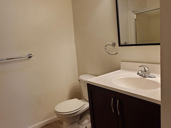 5th image of 860 S Ardmore Ave APT 101