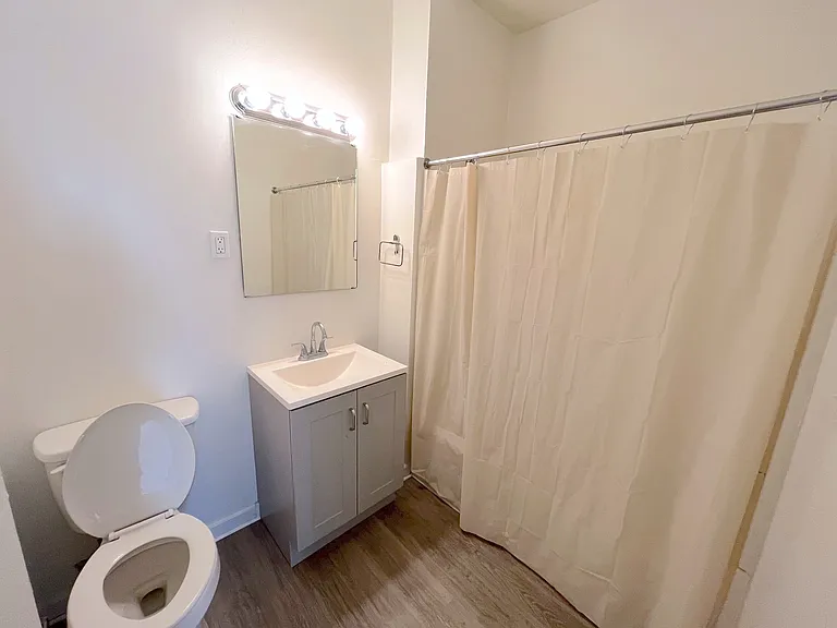 1722 N 45th St #6 — Photo 12