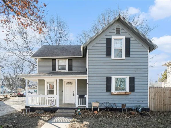 710 S Locust St, Ottawa, KS 66067
