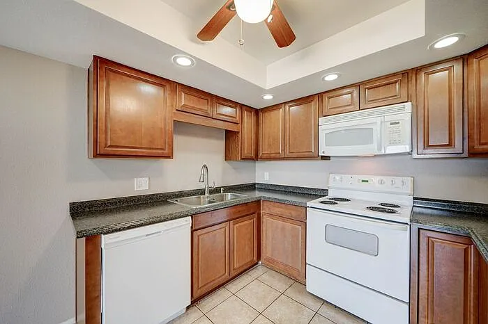2 bed, 2.0 bath, 1200 sqft, $1,795 — Photo 4