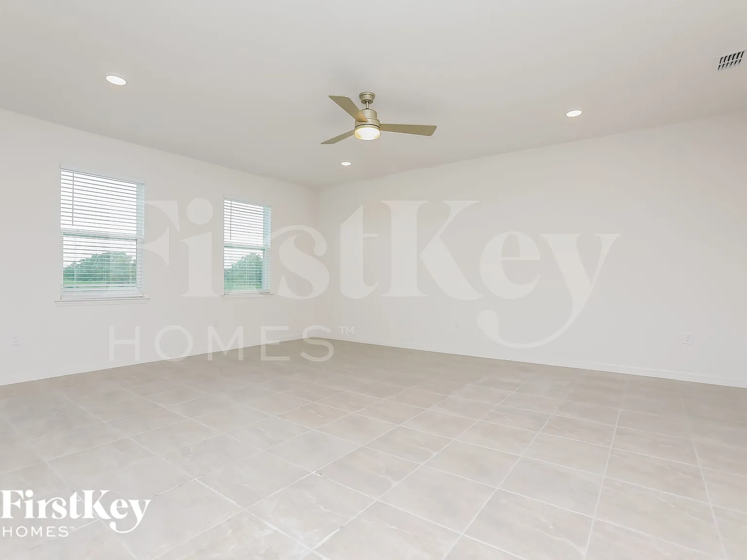 5 bed, 2.5 bath, 2856 sqft, $3,225 — Photo 2