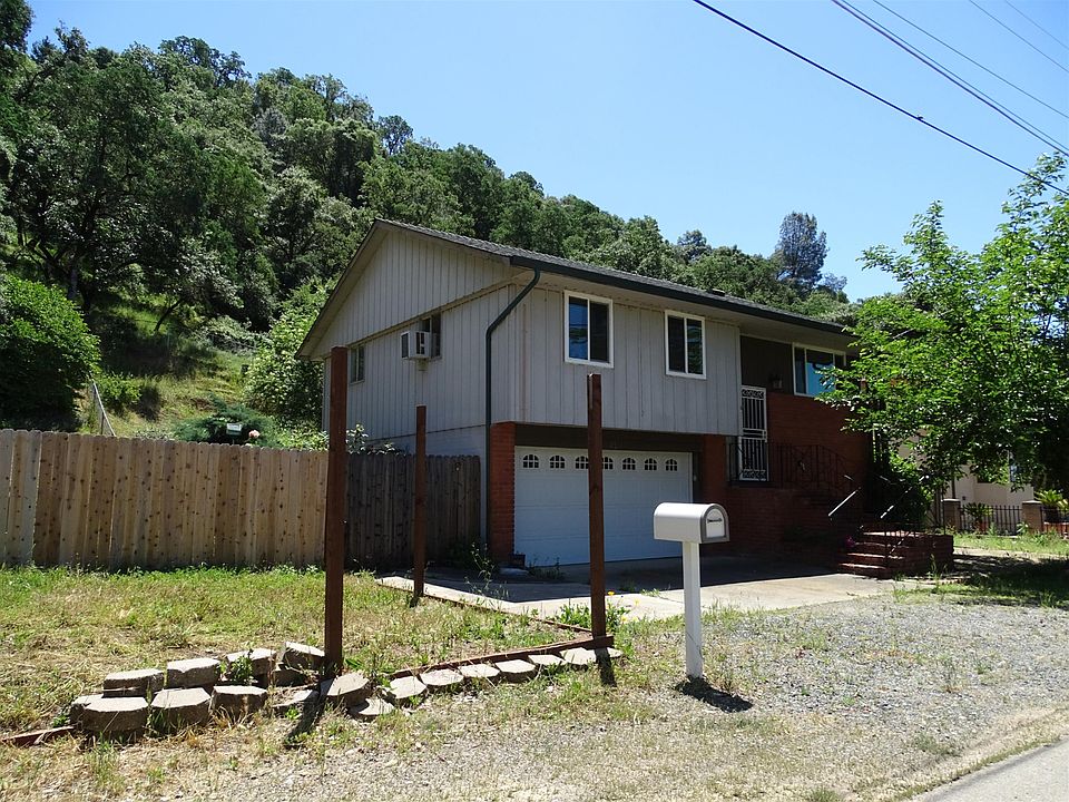 2nd image of 2961 Bender Dr