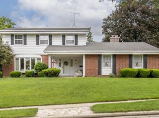 1146 Downing Dr, Waukesha, WI 53186