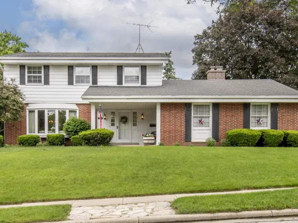 1146 Downing DRIVE, Waukesha, WI 53186