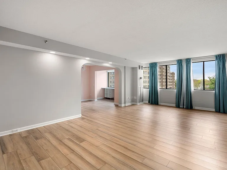 250 Hammond Pond Pkwy #609N — Photo 4